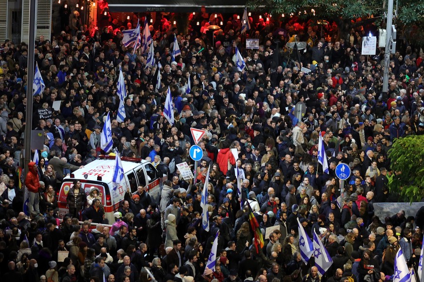 epa10405591 Thousands of Israeli protesters take part in a protest march against the new government in Tel Aviv, Israel, 14 January 2023. A statement made by the country&#039;s new Justice Minister Le ...