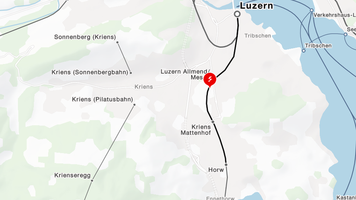 Person-klettert-Fahrleitungsmast-hoch-Schienenverkehr-bei-Luzern-unterbrochen