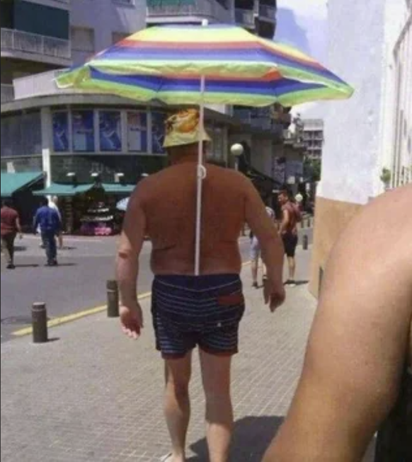 Leute, die sich im heissen Sommer abkühlen