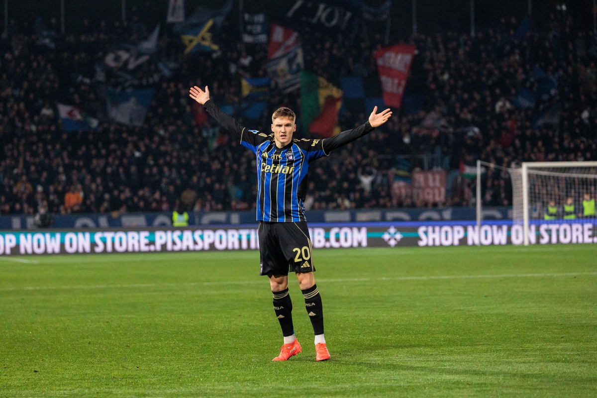 epa12654549 Pisa's Michel Aebischer reacts during the Italian Serie A soccer match between Pisa SC and Atalanta in Pisa, Italy, 16 January 2026. EPA/ENRICO MATTIA DEL PUNTA
