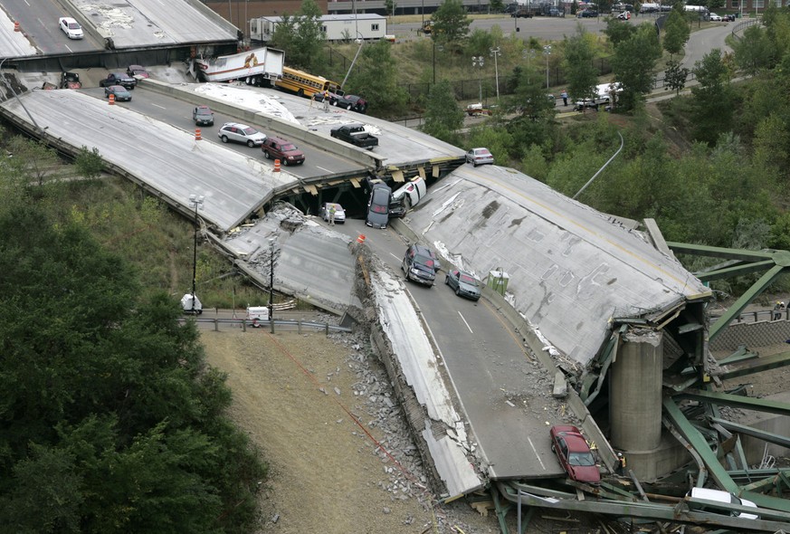 Vehicles are strewn among the wreckage of Interstate 35W bridge, Sunday, Aug. 5, 2007, which collapsed over the Mississippi River on Wednesday in Minneapolis. (AP Photo/M. Spencer Green)