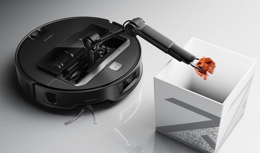 Roborock Saros Z70: Der Saug- und Wischroboter kann kleine Gegenstände vom Boden aufheben. (Quelle: Roborock)