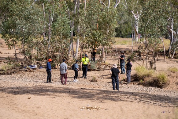 MISSING GIRL ALICE SPRINGS, Alice Springs local volunteers join Police and emergency services to scour thick scrub and terrain surrounding the Todd River on day three of search for missing 5 year old  ...