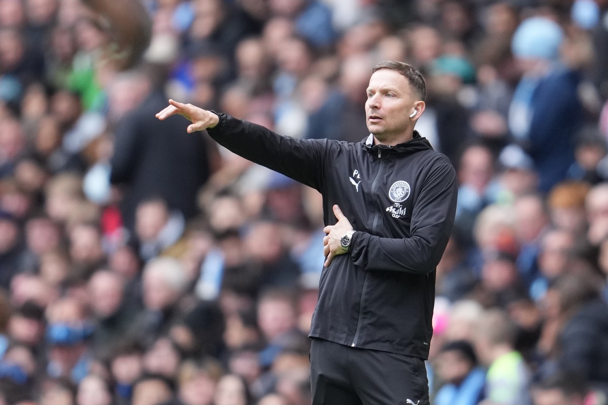 Manchester City's assistant manager Pepijn Lijnders gives instructions during the FA Cup quarter-final soccer match between Manchester City and Liverpool in Manchester, England, Saturday, April 4 ...