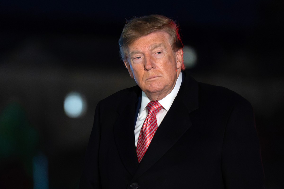 President Donald Trump walks on the South Lawn upon his arrival to the White House, Sunday, Oct. 18, 2026, in Washington. (AP Photo/Jose Luis Magana)
Donald Trump
