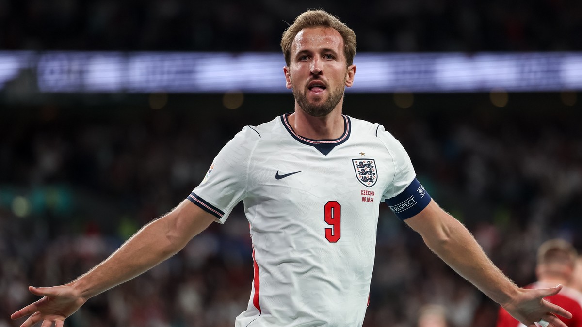 Während Harry Kane an seinem historischen Rekordabend England zu einem 3:0-Sieg über Tschechien schiesst, muss Spanien in