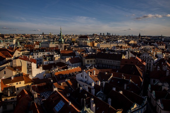 epa11178683 Pohled na město Praha ze Staroměstské věže v Praze, Česká republika, 24. února 2024. EPA/MARTIN DIVISEK