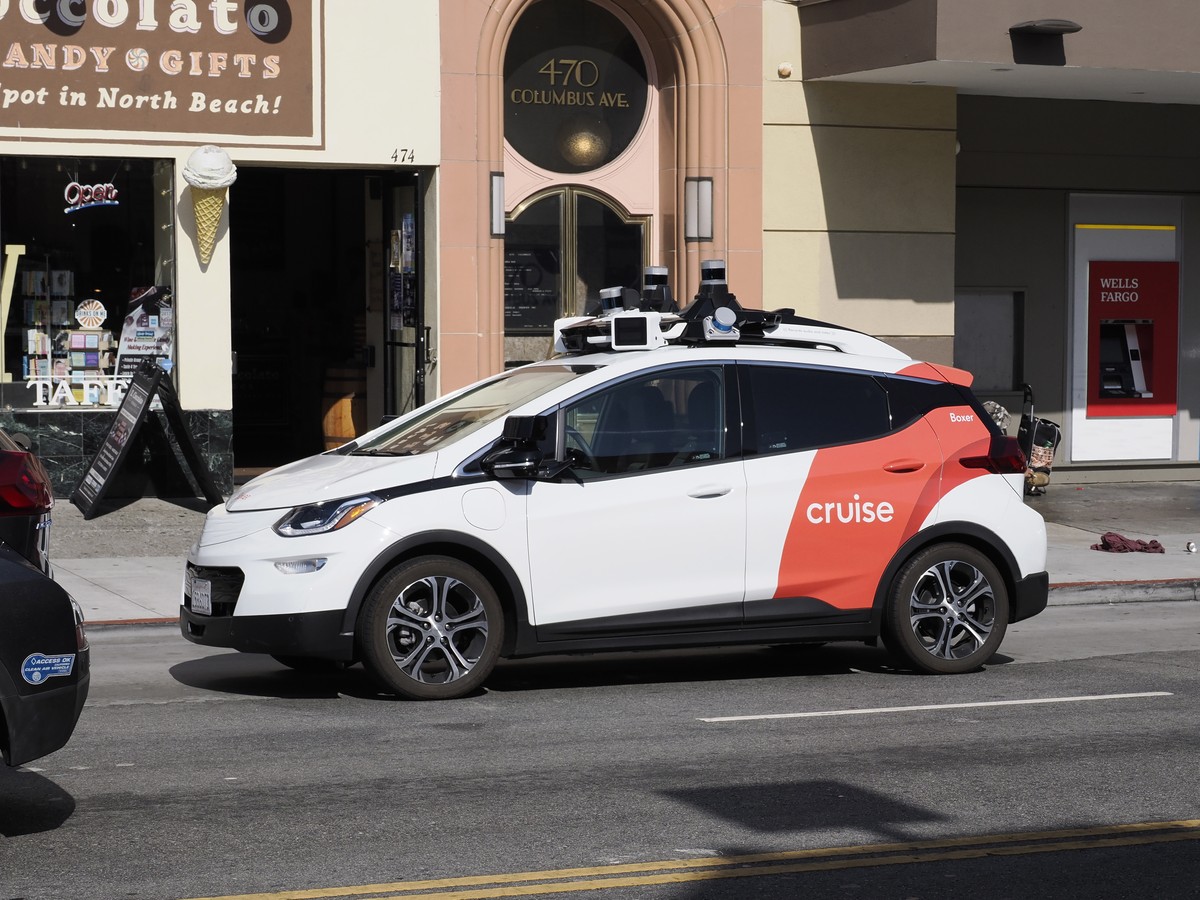 epa10875985 A Cruise autonomous vehicle makes its way through traffic in the North Beach district in San Francisco, California, USA, 21 September 2023. City of San Francisco officials, fire chief, and ...