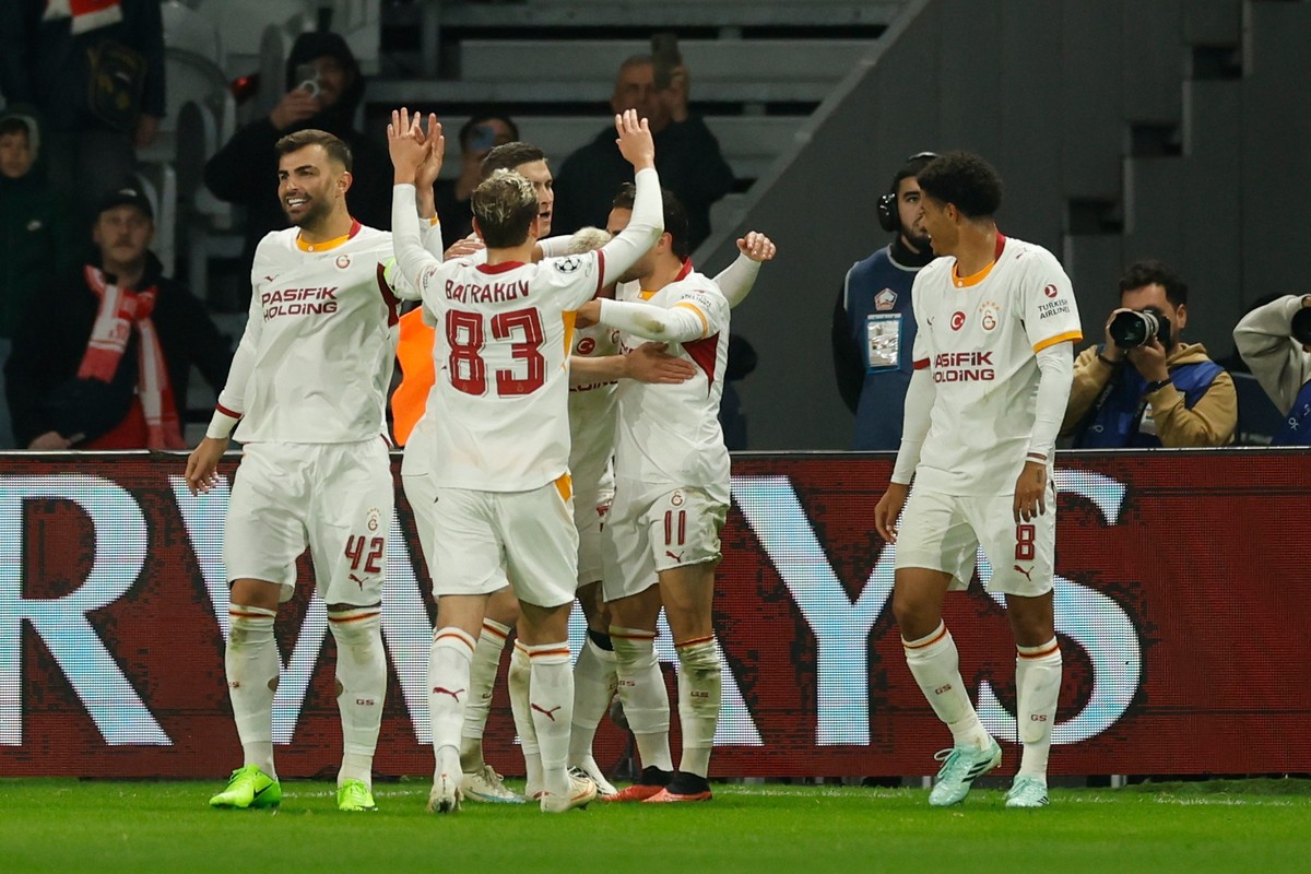 Galatasaray players celebrate after a goal during Champions League soccer match between Lille and Galatasaray Lille, France, Wednesday, Oct. 21, 2026. (AP Photo/Jean-Francois Badias)