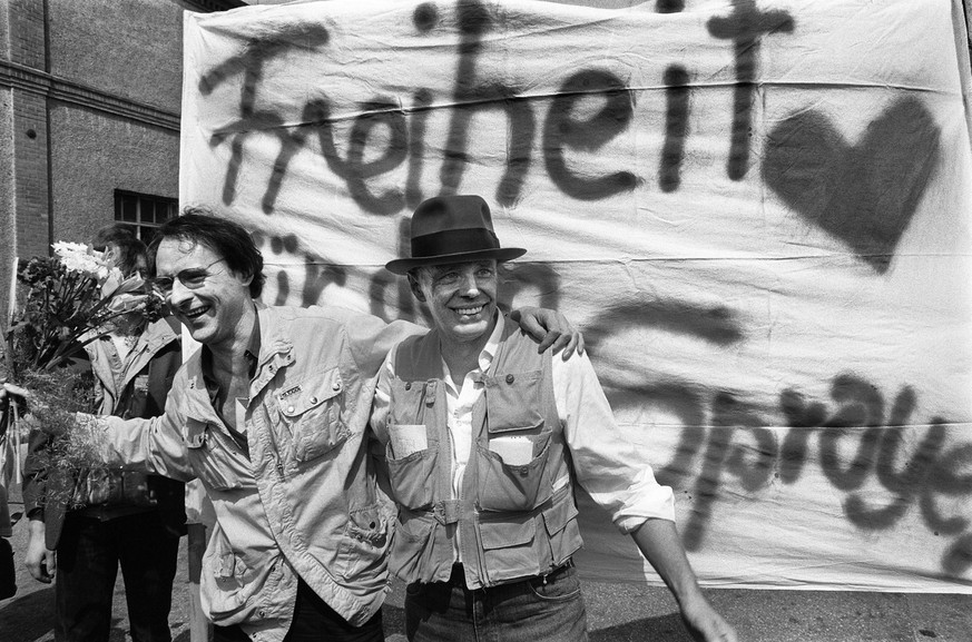 Harald Naegeli und Joseph Beuys betreten am 24. April 1984 Schweizer Boden – und ernten grossen Applaus.