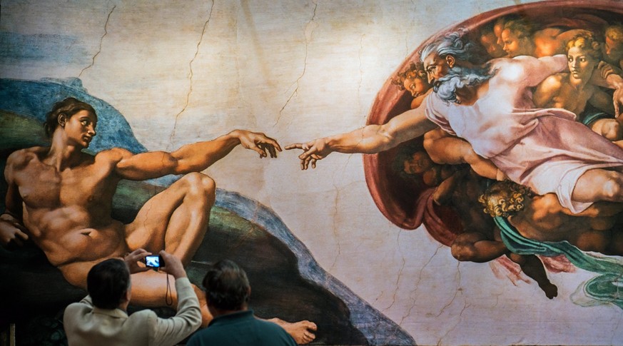 epa05518351 Visitors take pictures a reproduction of the &#039;The Creation of Adam&#039; fresco painted by Italian Renaissance master Michelangelo at the exhibition &#039;Michelangelos Sixtinische Ka ...