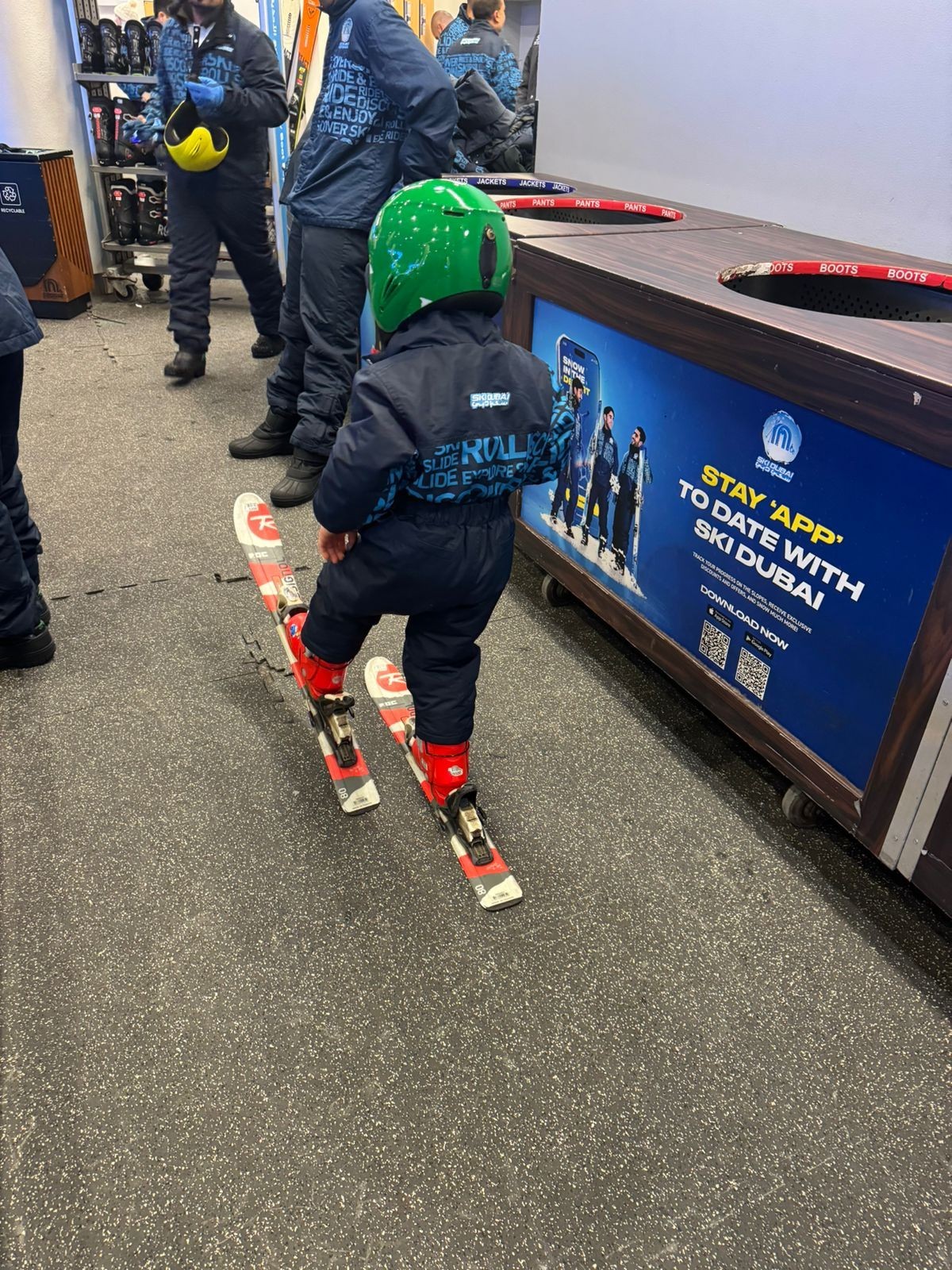 Qui sont ces Suisses qui apprennent à leurs enfants à skier à Dubaï?