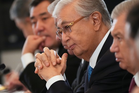 Kazakhstan&#039;s President Kassym-Jomart Tokayev attends a dinner with leaders from countries in Central Asia and President Donald Trump, Thursday, Nov. 6, 2025, in the East Room of the White House i ...