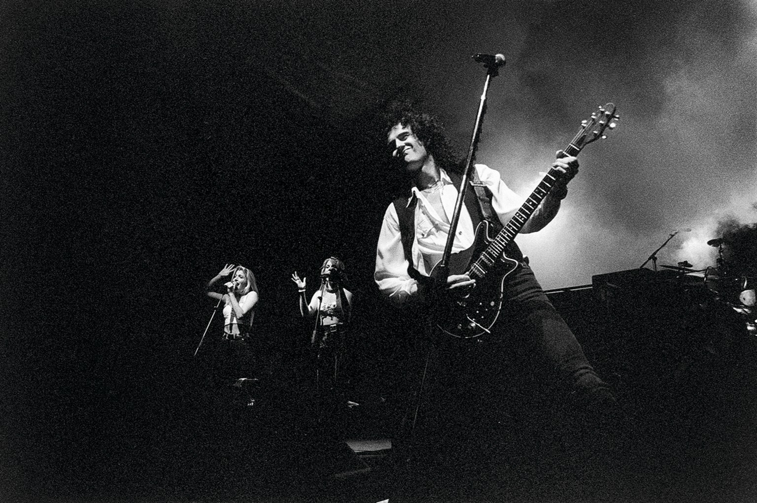Queen-Lead-Gitarrist Brian May mit seiner Band 1993 in Winterthur.