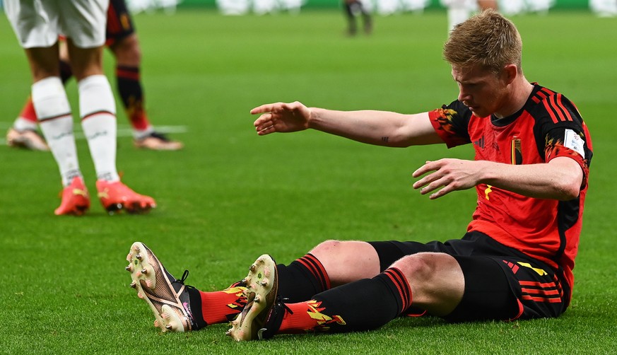 epa10332190 Kevin de Bruyne of Belgium reacts during the FIFA World Cup 2022 group F soccer match between Belgium and Morocco at Al Thumama Stadium in Doha, Qatar, 27 November 2022. EPA/Georgi Licovsk ...