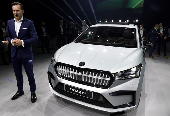 Czech car maker Skoda Auto&#039;s board chairman Thomas Schaefer presents the new electric SUV Skoda Enyaq iV, in Prague, Czech Republic, Tuesday, Sept. 1, 2020. (Ondrej Deml/CTK via AP)