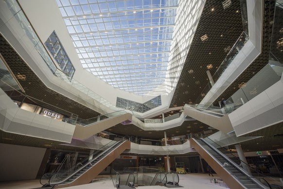 Ein Blick in den Innenbereich des zweitgroessten Shoppingcenters &quot;Mall of Switzerland&quot; in Ebikon im Kanton Luzern am Mittwoch, 11. Oktober 2017. Die &quot;Mall of Switzerland&quot; in Ebikon ...