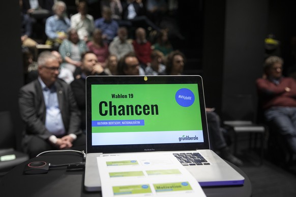 Ein MacBook mit einer Praesentation von Kathrin Bertschy, Nationalraetin GLP-BE, bei der Mitgliederversammlung der GLP Kanton Bern, am Mittwoch, 20. Februar 2019 in Bern. (KEYSTONE/Peter Klaunzer)