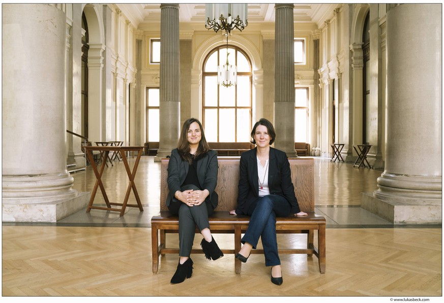 Meike Schreiber (rechts) und Angelika Slavik wissen, welche finanziellen Fehler Frauen am häufigsten machen.