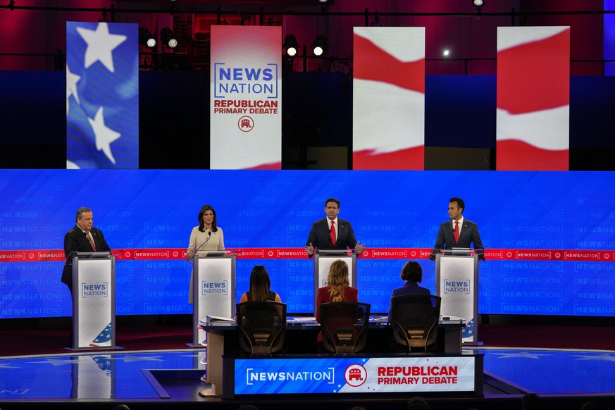 Republican presidential candidate Florida Gov. Ron DeSantis, third from left, speaks as former New Jersey Gov. Chris Christie, left, former U.N. Ambassador Nikki Haley and businessman Vivek Ramaswamy, ...