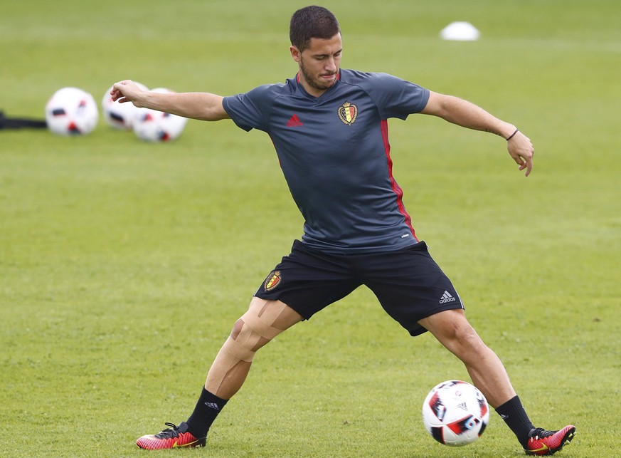 Das rechte Knie von Eden Hazard bereitet Belgien Sorge. Der Captain sollte aber spielen können.