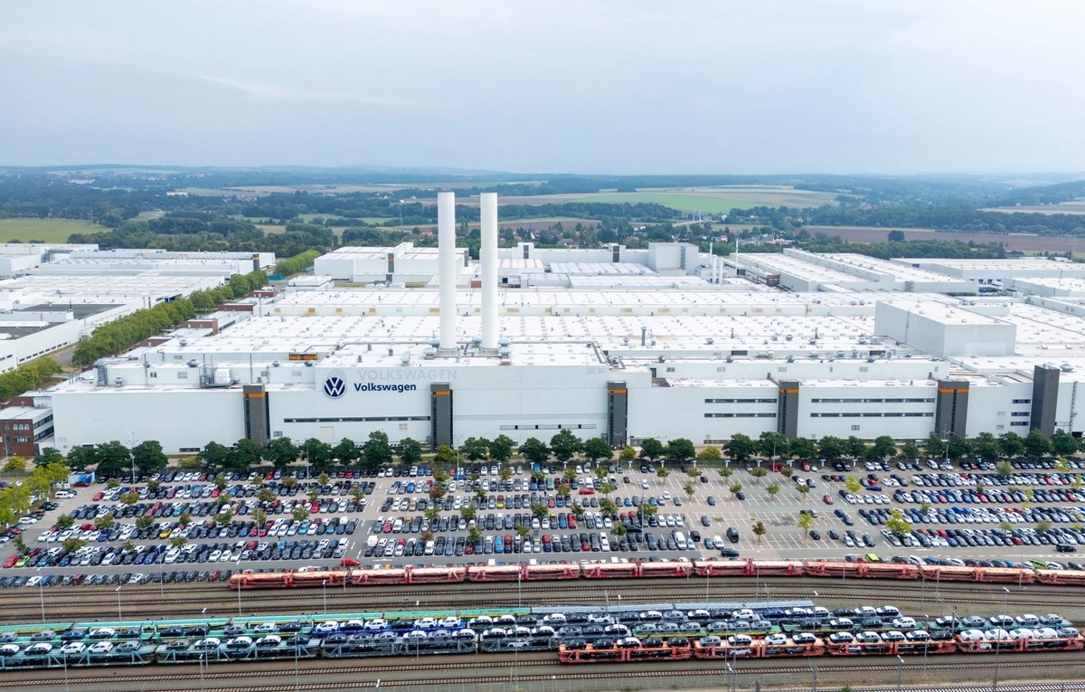 La fermeture éventuelle de sites de production de Volkswagen reste une possibilité.