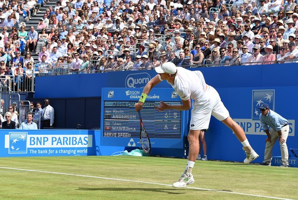 Ein Aufschlagshüne wie er im Buche steht: Kevin Anderson.