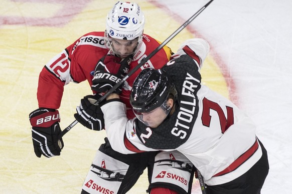 epa06316568 Switzerland&#039;s Luca Cunti, left, fights for the puck against Canada&#039;s Karl Stollery during the 2017 Karjala Cup ice hockey match between Switzerland and Canada in the Tissot Arena ...