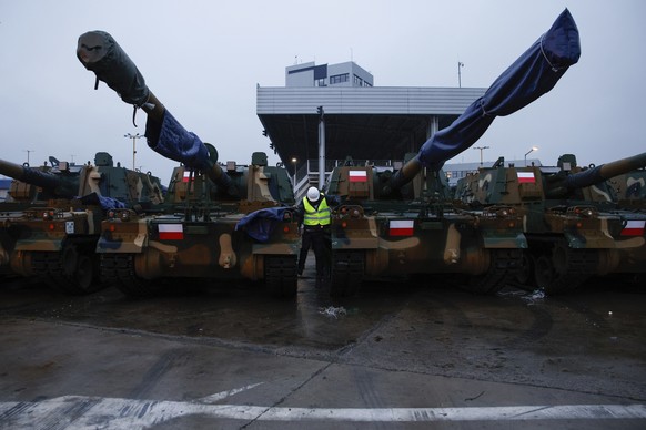 A worker inspects South Korean Thunder K9 howitzers at the Polish naval port of Gdynia, Poland, Tuesday, Dec. 11.  6, 2022. Polish President Andrzej Duda and the Defense Minister on Tuesday welcomed the f…