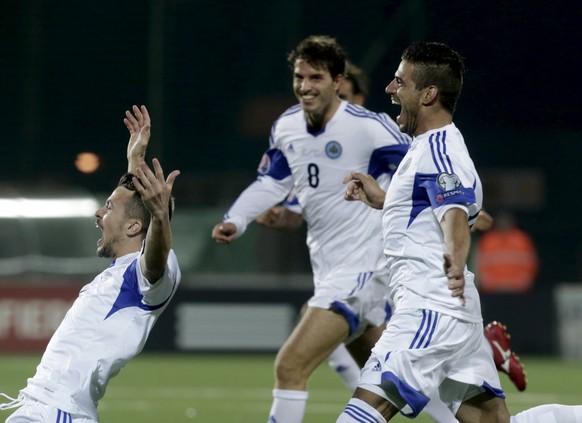 San Marino&#039;s Matteo Vitaioli (L) and his teammates celebrates his scoring during their Euro 2016 group E qualification match against Lithuania in Vilnius, Lithuania, September 8, 2015. REUTERS/In ...