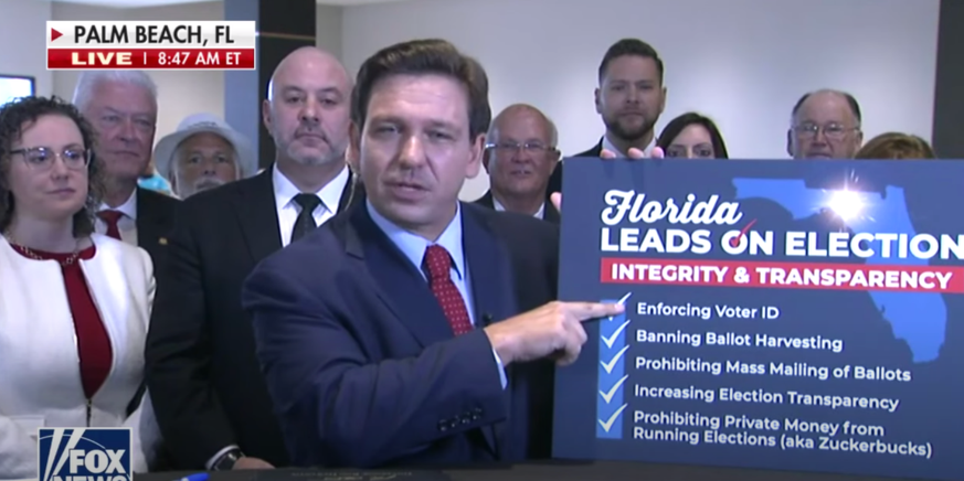 Ron DeSantis präsentiert die wichtigsten Punkte seiner Wahlrechtsreform.