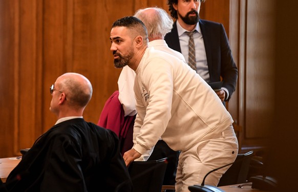 epa07959843 German rapper Bushido (C) at Federal Administrative Court in Leipzig, Germany, 30 October 2019. Federal Administrative Court decides on an AfD complaint against the Bushido his album &quot ...