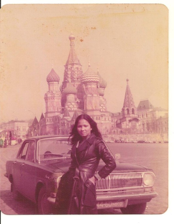 «Meine Mutter 1975 in Moskau. Den Geschichten nach zu urteilen, die sie mir von ihren Reisen erzählt hat, würde es mich nicht überraschen, wenn sie eine Spionin war.»