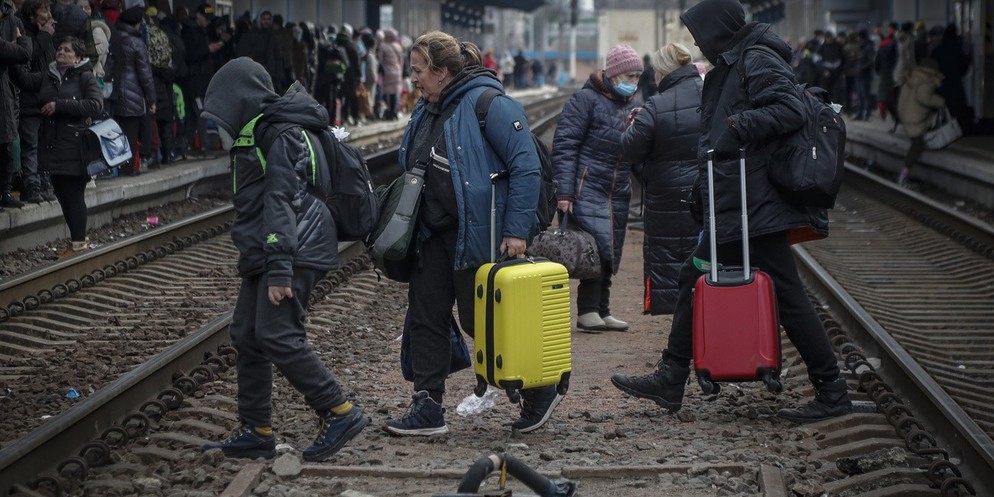 Seit Samstag treffen am Hauptbahnhof Zürich regelmässig Züge mit Flüchtenden aus der Ukraine ein. So auch am Dienstagmorgen. Der Zug aus Budapest brachte über 80 Ukrainerinnen und Ukrainer in die Schw ...