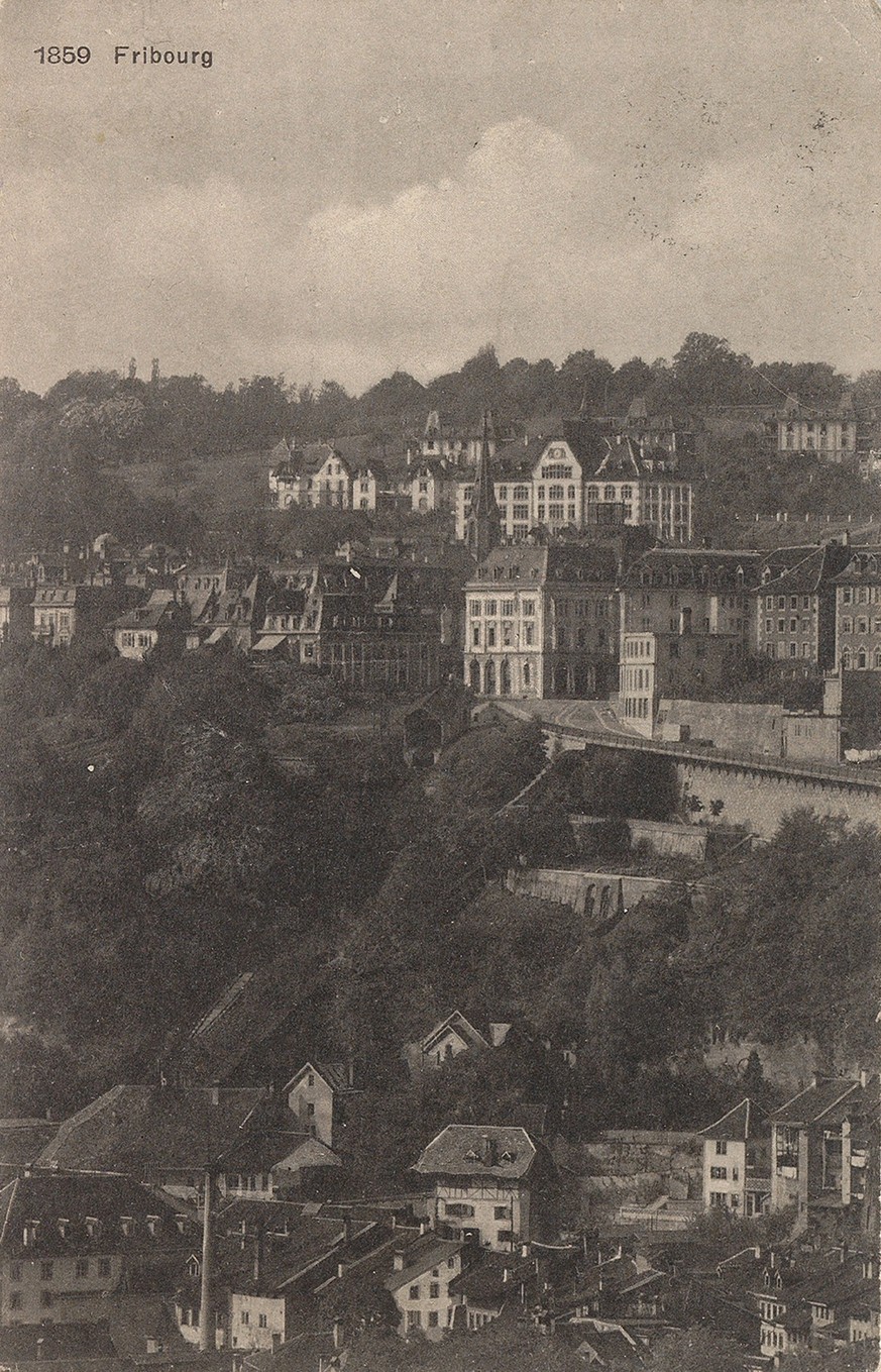 Das Funiculaire verbindet die Unter- und Oberstadt von Freiburg, um 1910.
https://bcufr.swisscovery.slsp.ch/permalink/41SLSP_BCUFR/13cv4r8/alma991004448619705509