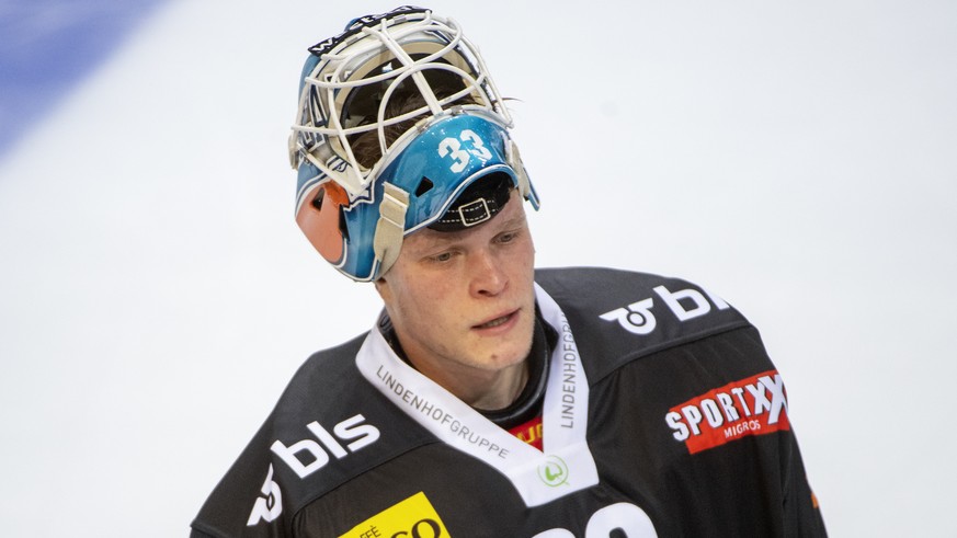 Berns Goalie Tomi Karhunen nach dem Meisterschaftsspiel der National League zwischen dem SC Bern und dem HC Davos, am Freitag, 29. November 2019, in der Postfinance Arena in Bern. (KEYSTONE/Marcel Bie ...