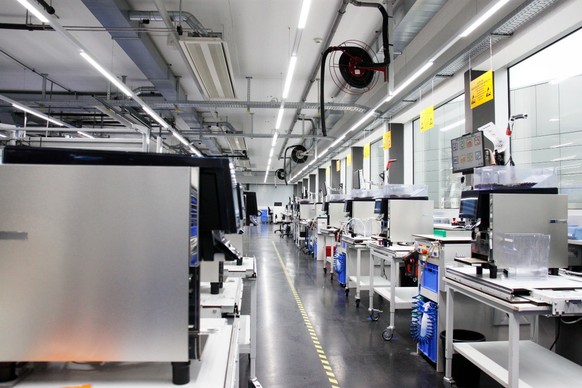 Eine Produktionshalle der Thermoplan AG.