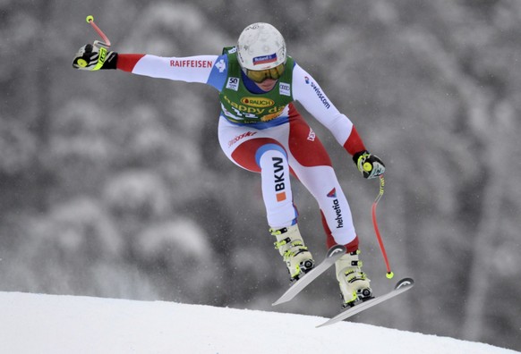 Switzerland&#039;s Corinne Suter makes her way down the course during the women&#039;s World Cup super-G ski race at Lake Louise, Alberta, Sunday, Dec. 4, 2016. (Jonathan Hayward/The Canadian Press vi ...