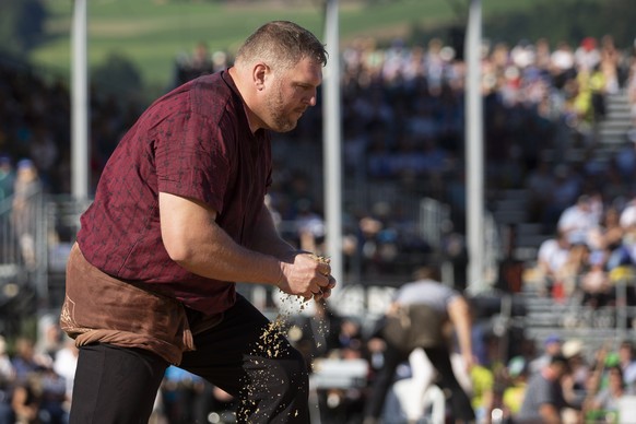 Christian Stucki vor seinem ersten Gang gegen Matthias Herger beim Berner Kantonalen Schwingfest, am Sonntag, 11. August 2019 in Muensingen. (KEYSTONE/Peter Klaunzer)