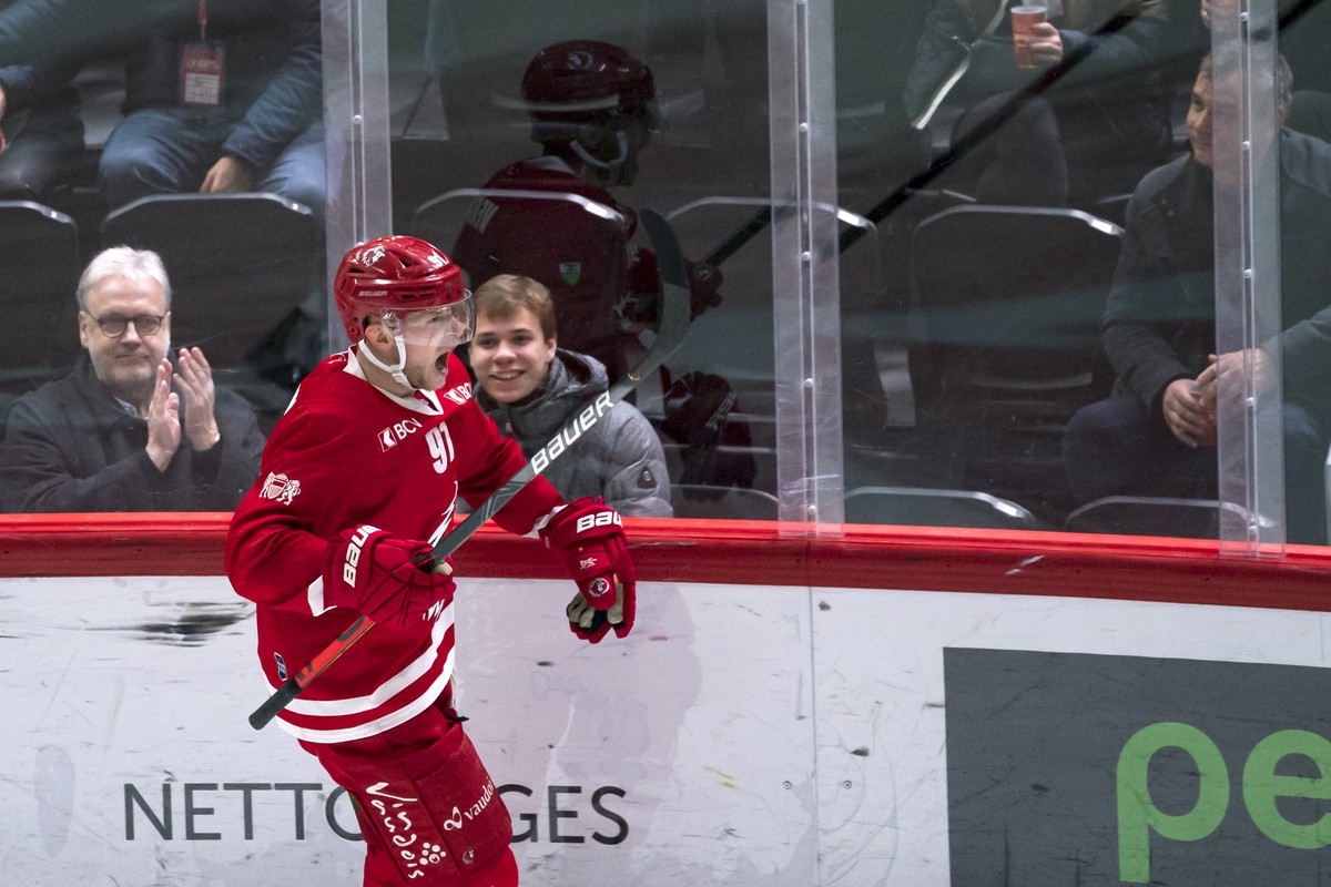 Joie de l'attaquant lausannois Joel Vermin, apres son but lors de la rencontre du championnat suisse de hockey sur glace de National League entre le Lausanne Hockey Club, LHC, et le HC Ambri-Piot ...