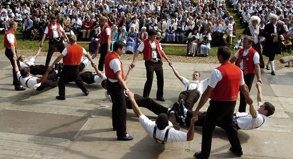 ZUM UNSPUNNEN FEST 2017 VOM 26. AUGUST BIS ZUM 3. SEPTEMBER STELLEN WIR IHNEN FOLGENDES BILDMATERIAL ZUR VERFUEGUNG - Dancers wearing traditional costumes perform a dance on the occasion of the 200th  ...