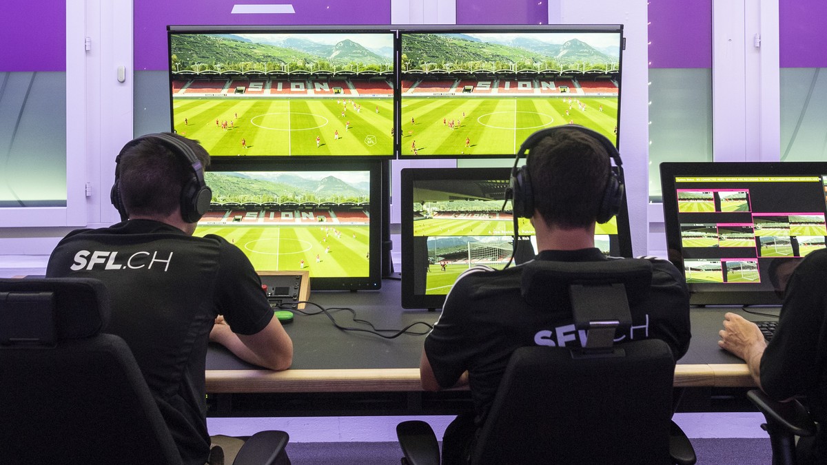 Blick in die Raeumlichkeiten anlaesslich der Praesentation zur diesjaehrigen Einfuehrung des Video Assistant Referee, VAR, in der Raffeisen Super League, aufgenommen am Mittwoch, 17. Juli 2019 in Volk ...