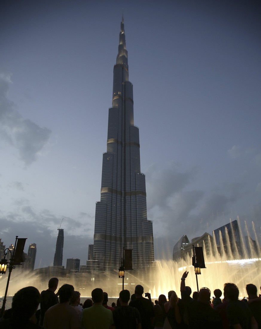 Nächtlicher Blick auf den Burj Khalifa in Dubai.
