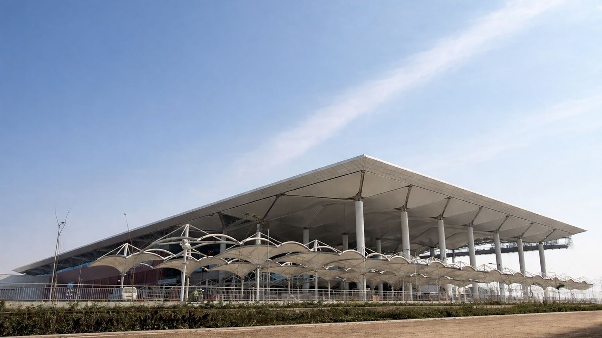 Flughafen-Z-rich-nimmmt-Noida-Flughafen-bei-Dehli-in-Betrieb