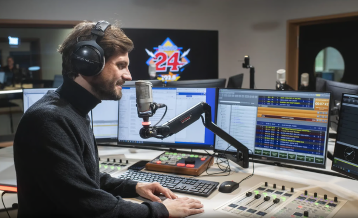 Radio 24 ist der grösste private Sender der Schweiz: Moderator Dominik Widmer führt durch die Morgenshow. UKW DAB+ Radio