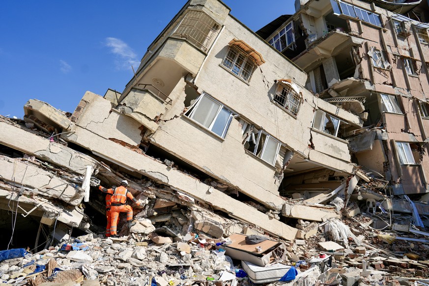 HANDOUT - Mitarbeiter der Schweizer Rettungskette in Einsatz nach dem Erdbeben in der Tuerkei, Hatay, am Freitag, 10. Februar 2023. (Michael Fichter/EDA/Handout Rettungskette) � HANDOUT, EDITORIAL USE ...