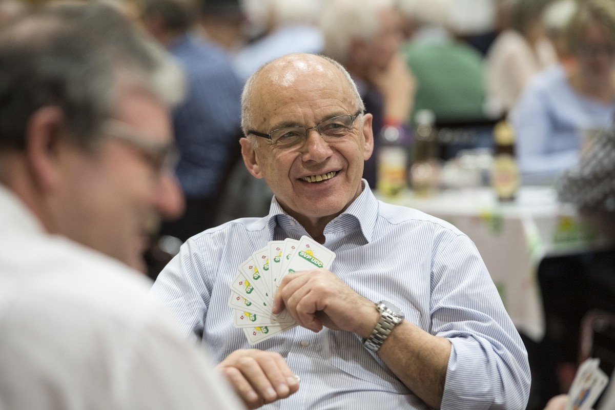Bundesrat Ueli Maurer bei einem gemuetlichen Jass anlaesslich des 18. Nationalen SVP-Jasscup vom Samstag, 17. Februar 2018 in Stans. (KEYSTONE/Urs Flueeler)
