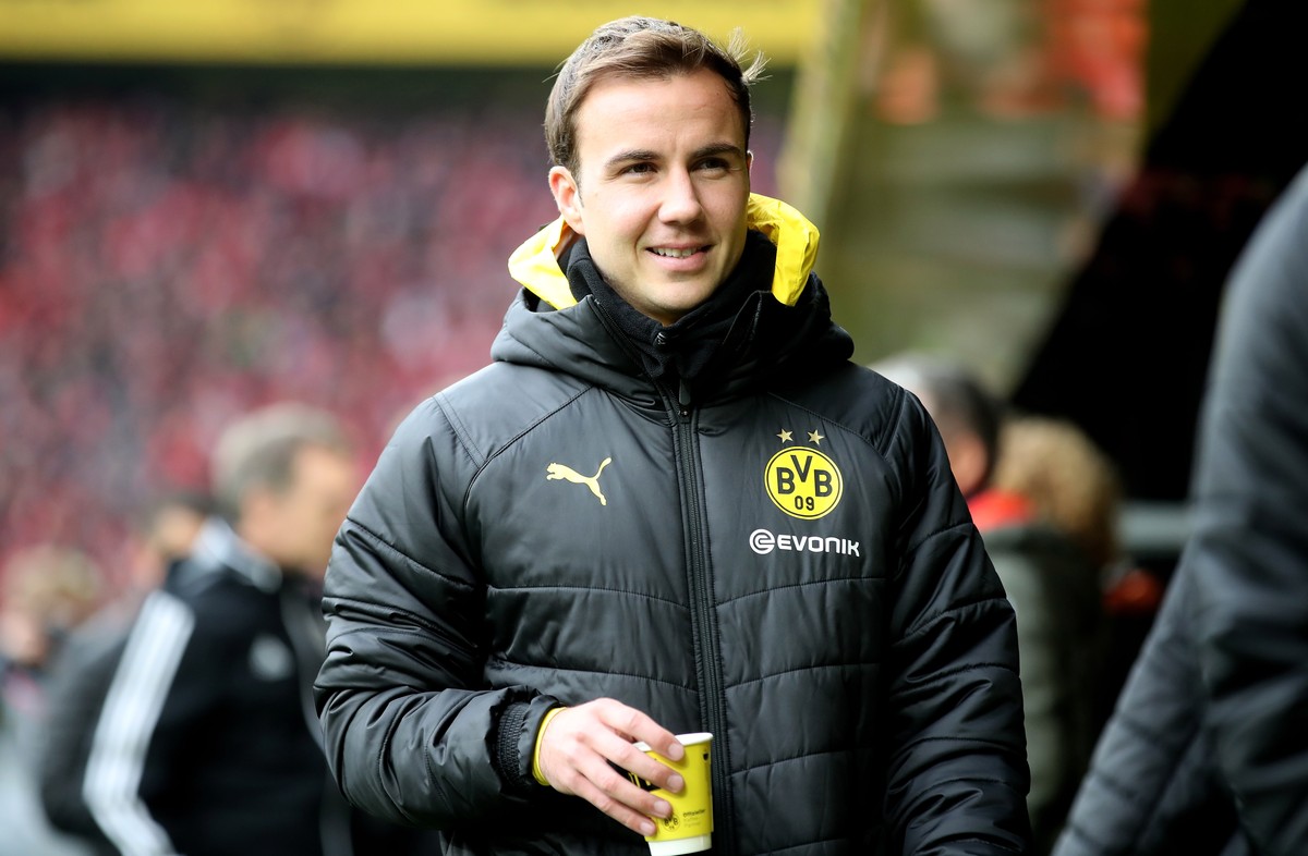 epa08185400 Dortmund's Mario Goetze reacts during the German Bundesliga soccer match between Borussia Dortmund and 1. FC Union Berlin in Dortmund, Germany, 01 February 2020. EPA/FRIEDEMANN VOGEL  ...