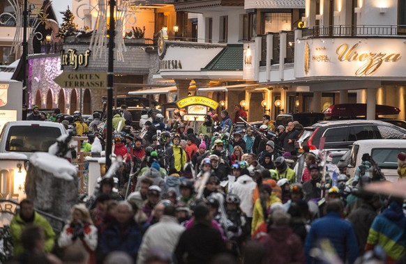 epa08293579 (FILE) - Skiing tourists in Ischgl, Austria, 30 November 2013 (reissued 14 March 2020). According to reports, the Austrian government has put popular touristic areas, Heiligenblut am Gross ...