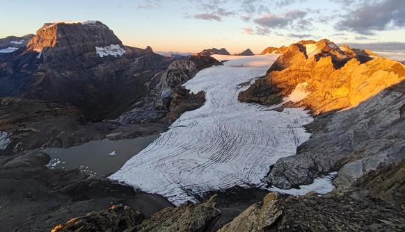 Gletscher Gletscherschmelze 2026 Schweiz: Der Claridenfirn (GL) ist im September 2026 komplett schneefrei.